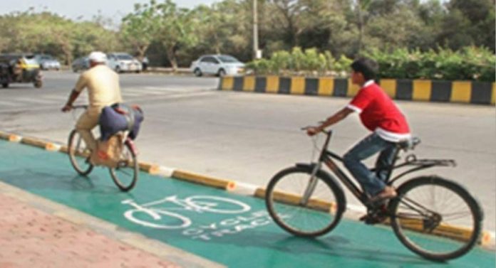 BJP and Congress demand that the municipal authorities take the cost of breaking the cycle track in Powai