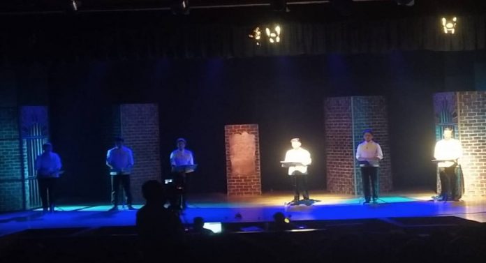 audience emotional while experiencing the life journey of Savarkar in the book Mazi Janmathep on the stage