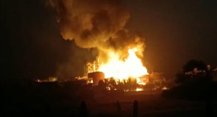 Massive fire breaks out at sugar mill in Ahmednagar, nearly 80 people trapped