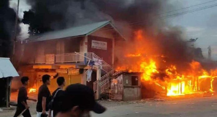 Manipur Violence: मणिपूरमध्ये सरकारचा दंगलखोर दिसताच क्षणी गोळ्या झाडण्याचे आदेश; काय आहे हा नेमका वाद?