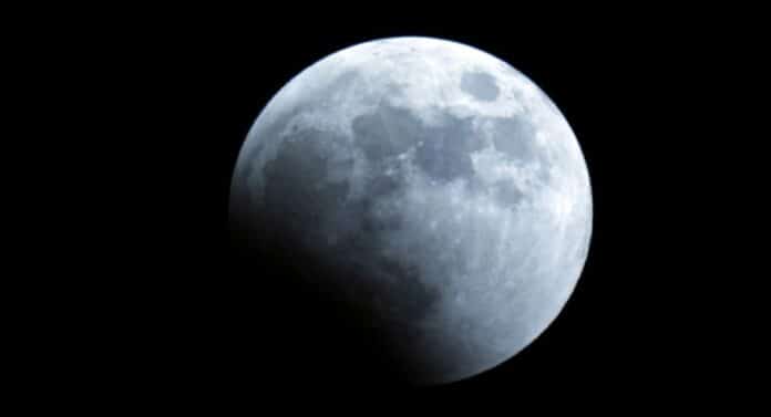 Chandra Grahan 2023: शुक्रवारी रात्री चंद्रग्रहण; केव्हा आणि कुठे दिसणार?