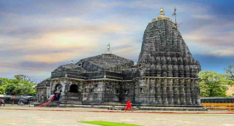 Shri Trimbakeshwar Temple : त्र्यंबकेश्वर मुख्य प्रवेशद्वाराचं हिंदू महासंघ करणार शुद्धीकरण