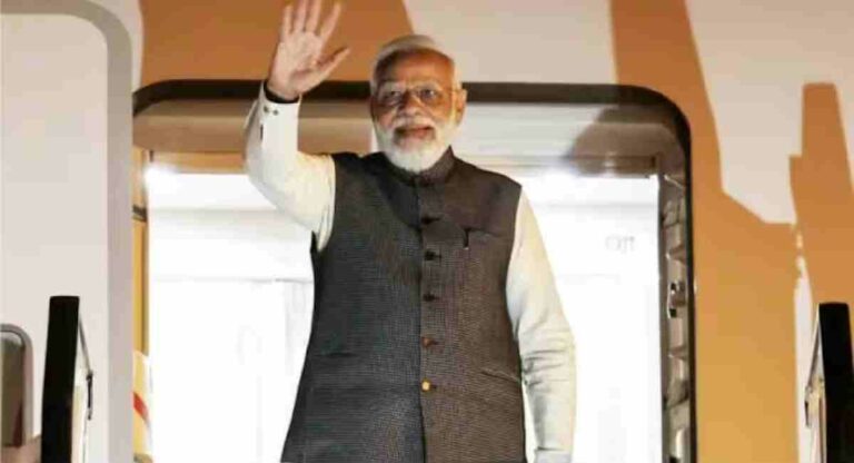 Narendra Modi : पालम विमानतळावर जे. पी. नड्डा यांच्याकडून पंतप्रधान नरेंद्र मोदी यांचे  स्वागत