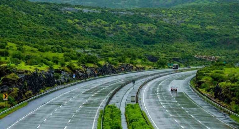 Shiv Rajyabhishek Sohala 2023 : शिवराज्याभिषेक दिनाच्या पार्श्वभूमीवर मुंबई – गोवा महामार्गावर अवजड वाहनांना बंदी