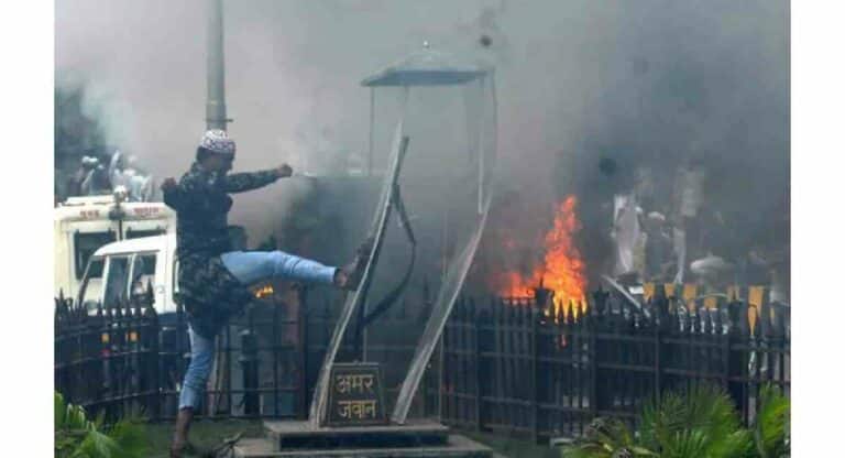 Azad Maidan Riot : धर्मांध मुसलमान आरोपी मोकाट, पीडित न्यायाच्या प्रतीक्षेत!