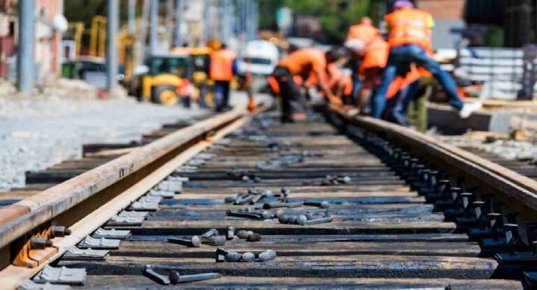 Odisha Train Accident : रेल्वेने दिले डबल लॉकिंग प्रणालीच्या तपासणीचे आदेश