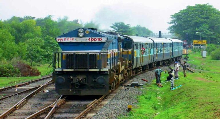 Konkan News : मध्य रेल्वेकडून कोकण रेल्वे तिकिट आरक्षणातील काळाबाजार उघड