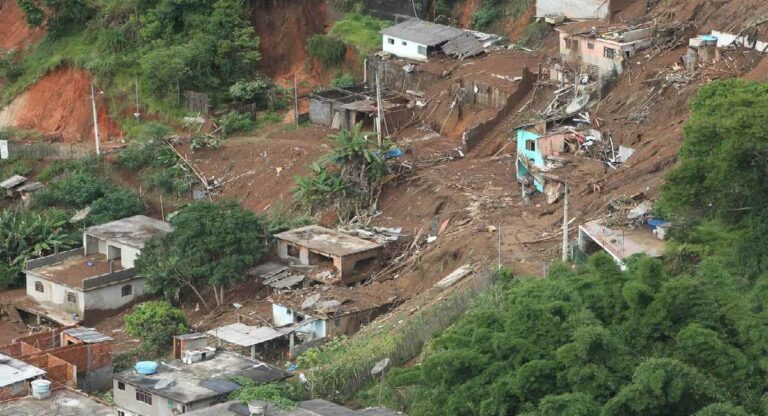 Landslides : बारा वर्षांपासून मुंबईत दरडी कोसळून होणाऱ्या दुर्घटनेवर उपाययोजना नाही