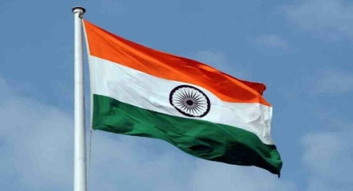 Indian Flag Insult In Tiranga : स्वातंत्र्यदिनी तिरंग्याचा घोर अपमान, मदरशात तिरंगा अंथरून त्यावरच दिला नाश्ता