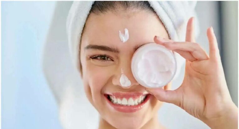 Facial Treatment : काळवंडलेल्या त्वचेसाठी सनस्क्रीन हवेच