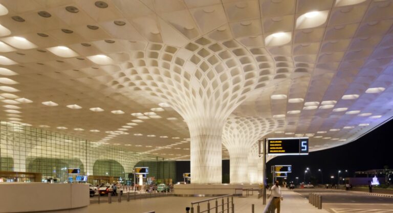 Mumbai Airport: मुंबई विमानतळावरील विमानात बॉम्ब ठेवल्याचा दूरध्वनी, सुरक्षा यंत्रणा सतर्क