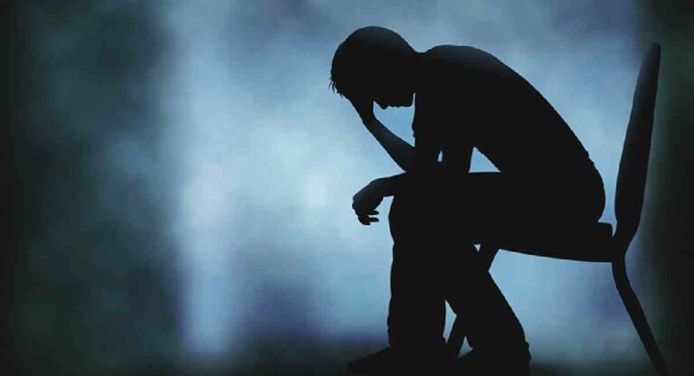 Depression : वाढत्या कामाचा ताण ठरतेय मानसिक आजारांचे कारण