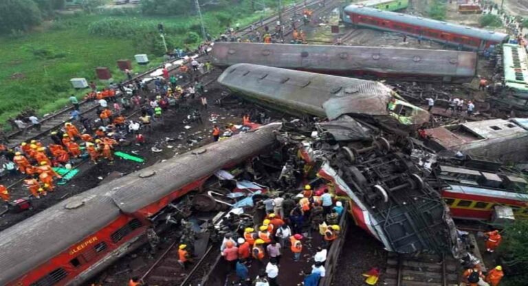 Balasore Train Accident : तीन रेल्वे अधिकाऱ्यांविरुद्ध सीबीआयकडून आरोपपत्र दाखल  