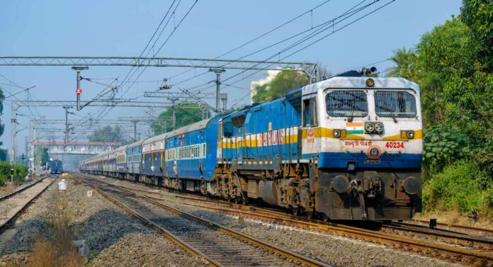 Central Railway : मेलएक्सप्रेस १३० किलोमीटर वेगाने धावण्याची चाचणी यशस्वी