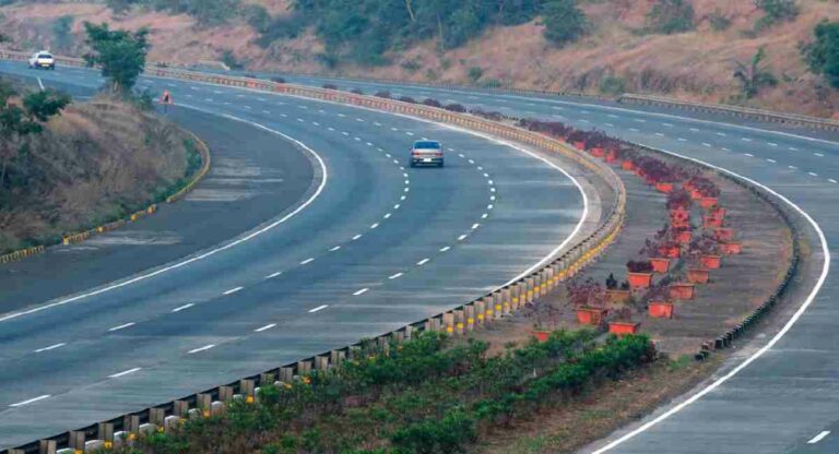 Mumbai-Pune Expressway : मुंबई-पुणे द्रुतगती महामार्ग लवकरच आठपदरी होणार;  MSRDC चा शासनाकडे प्रस्ताव