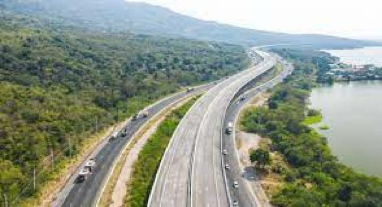 Mumbai-Goa Highway : मुंबई-गोवा महामार्गावर जड वाहनांना वाहतूक बंदी