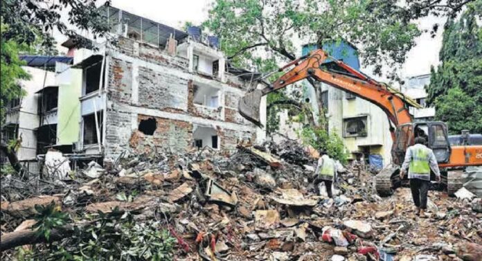 Mumbai Building Debris : ठिकठिकाणी टाकल्या जाणाऱ्या इमारतीच्या राडारोड्यामुळे मुंबई होते विद्रुप