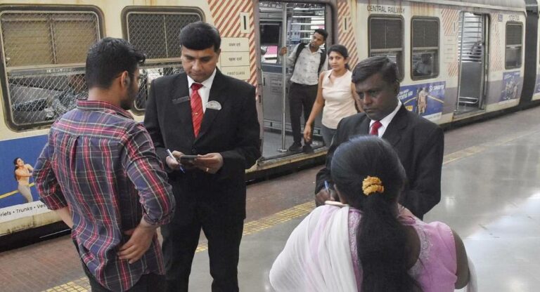 Mumbai Local Train : लोकलमधून प्रवास करतांना पाससोबत आता ओळखपत्रही अनिवार्य