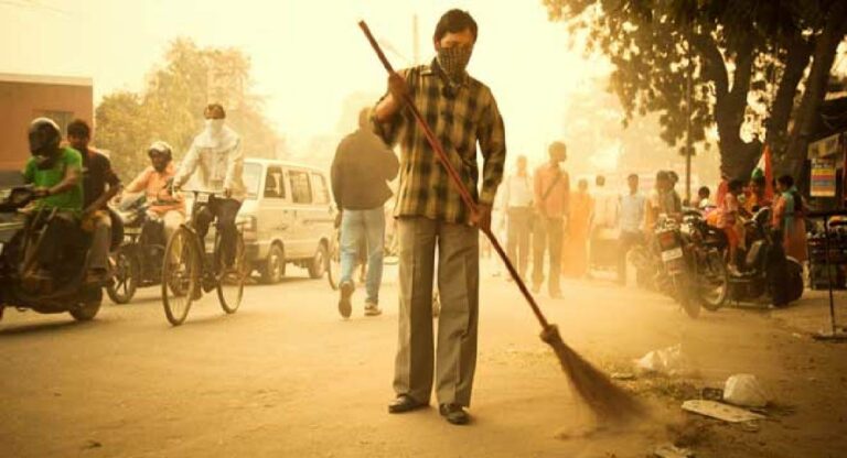 Swachhata Hi Seva : सेलिब्रेटी हाती झाडू घेत रविवारी उतरणार रस्त्यावर…