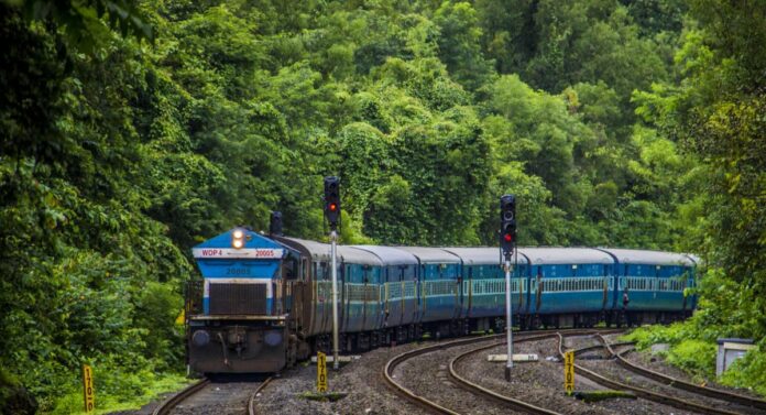 Ganapati Special Trains : कोकणात गणेशोत्सवासाठी जाणाऱ्या प्रवाशांना दिलासा, रेल्वेगाड्यांना जोडणार अतिरिक्त डबे