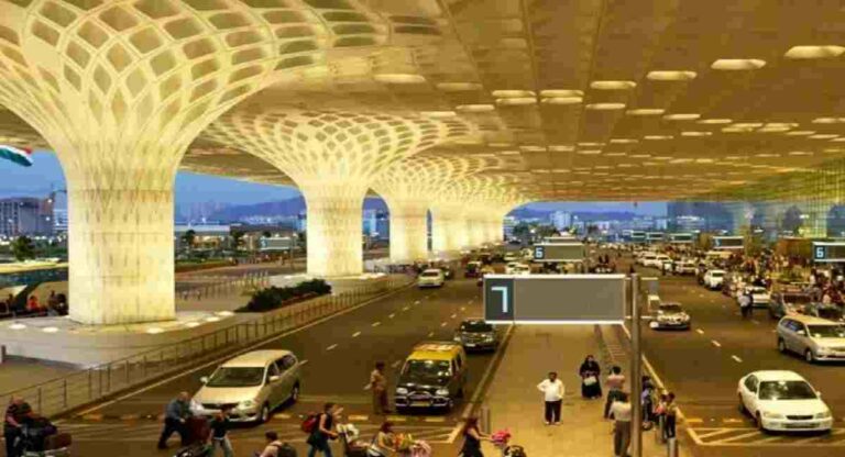 Mumbai Airport : मुंबई विमानतळावर कॉन्स्टेबल ला कारची धडक