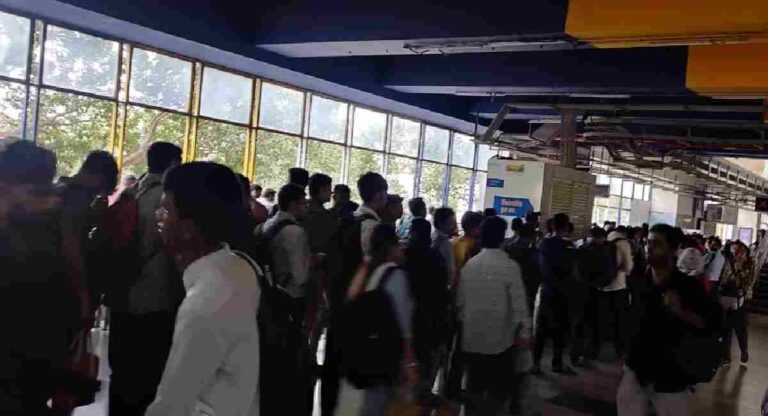 Ghatkopar-Versova Metro : घाटकोपर-वर्सोवा मेट्रो वाहतूक विस्कळीत; स्थानकांवर प्रचंड गर्दी