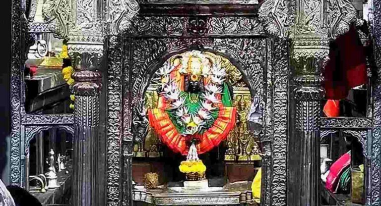 Kolhapur Mahalakshmi : कोल्हापूरच्या अंबाबाई मंदिरात नवरात्रोत्सवाला प्रारंभ; पाळली जाते ‘ही’ अनोखी परंपरा