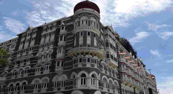 Bomb Threat In Taj : मुंबईत पुन्हा बॉम्बची धमकी; ताजमध्ये तासभर कसून शोध