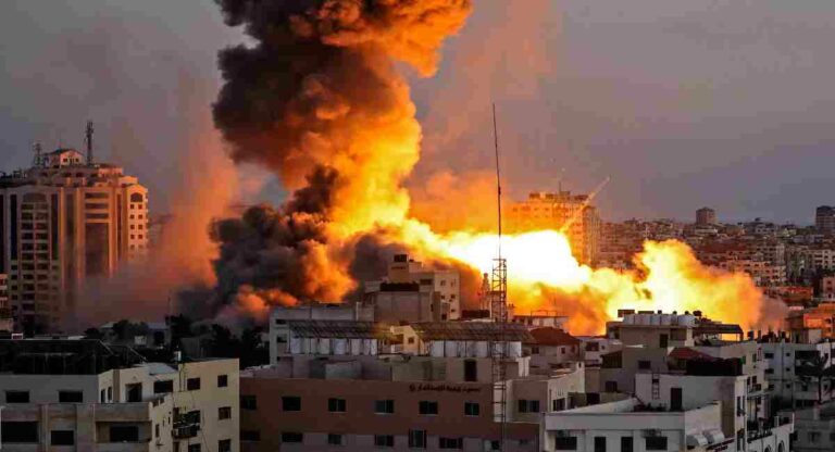 Israel Hamas War : इस्त्रायली सेनेला मोठं यश; एअर स्ट्राईकमध्ये हमासचा टॉप कमांडर ठार