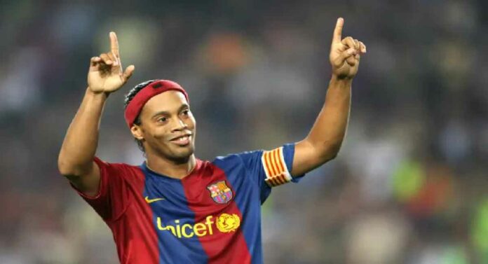 Ronaldinho : रोनाल्डिनो जेव्हा दुर्गा पूजेच्या मंडपात अवतरतो… 