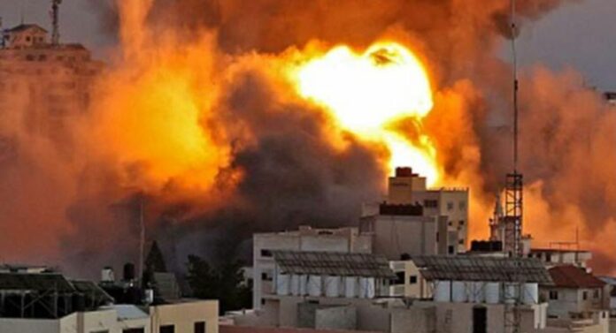 Israel-Hamas Conflict: इस्त्रायली सैन्याचा एअर स्ट्राइक, हमासने केली 'ही' मागणी