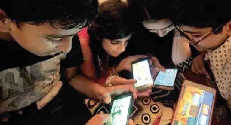 Mobile : मुलांना मोबाइलपासून कसे दूर ठेवणार?