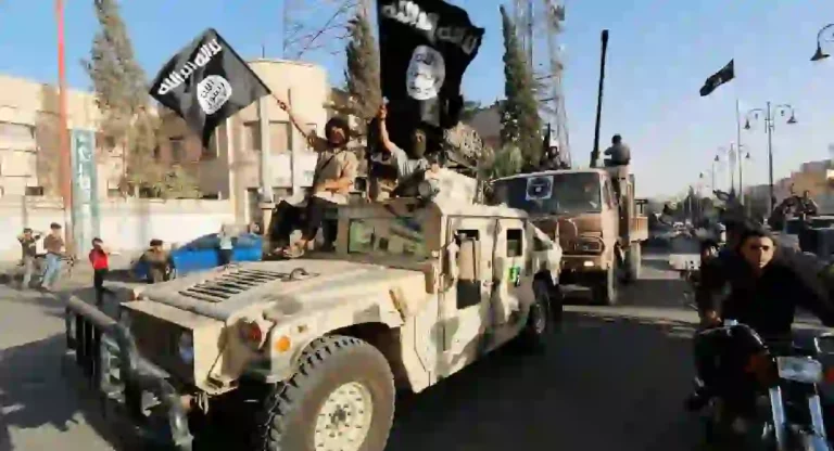 ISIS : ‘इसिस’ मध्ये भरती होणाऱ्या तरुणांना दिले जात होते हे तीन ‘बायथ’