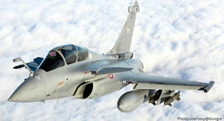 Indian Air Force: भारतीय हवाई दलाकडून अज्ञात वस्तूच्या शोधासाठी २ राफेल लढाऊ विमाने पाठवली, वाचा पुढे काय झालं…
