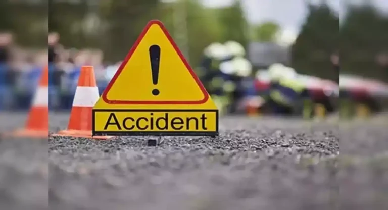 Accident : पंढरपूरमध्ये कार आणि ट्रकचा भीषण अपघात; चौघांचा जागीच मृत्यू