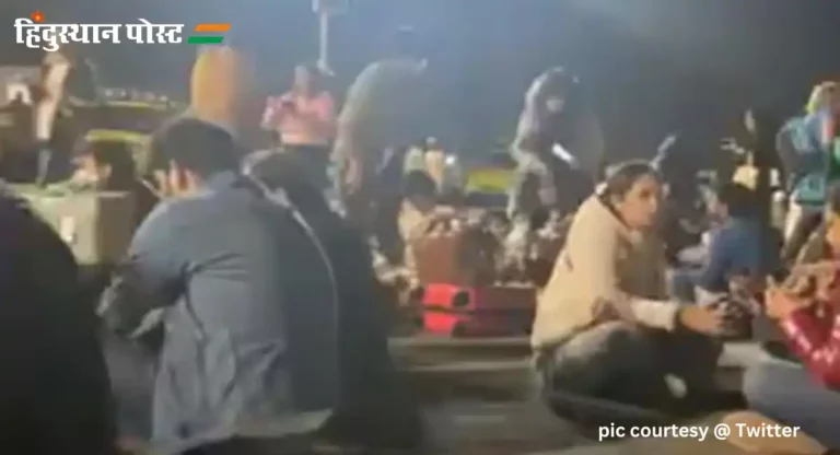 IndiGo Passenger यांच्यावर जमिनीवर बसून जेवण्याची वेळ; व्हिडीओ वायरल
