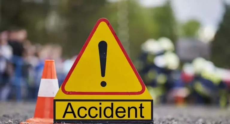 Parel Accident News: परळ पुलावर दुचाकी-डम्परमध्ये भीषण अपघात; दोन तरुणी, एका तरुणाचा जागीच मृत्यू