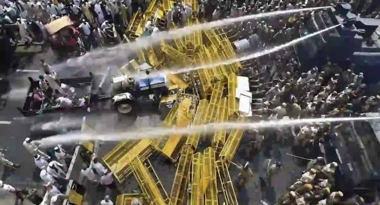 Delhi Farmers Protest : शेतकरी आंदोलनामुळे ३ दिवसांत ३०० कोटी रुपयांचं नुकसान