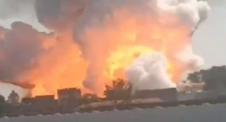 Blast : मध्य प्रदेशात फटाक्याच्या कारखान्यात स्फोट; २५ जण ठार