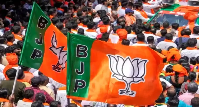 Lok Sabha Election 2024 : लोकसभेत महाराष्ट्रात कोण मारणार बाजी ? ओपिनियन पोल काय सांगतात…