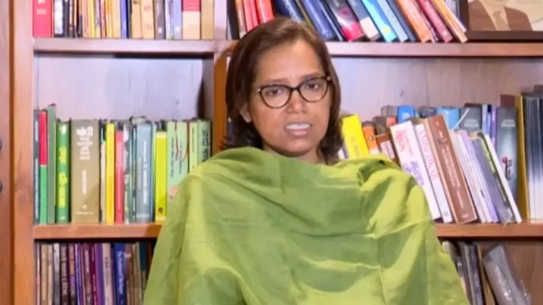 Varsha Gaikwad: काँग्रेसमध्ये अंतर्गत धुसफुस; वर्षा गायकवाड यांनी घेतली पत्रकार परिषद