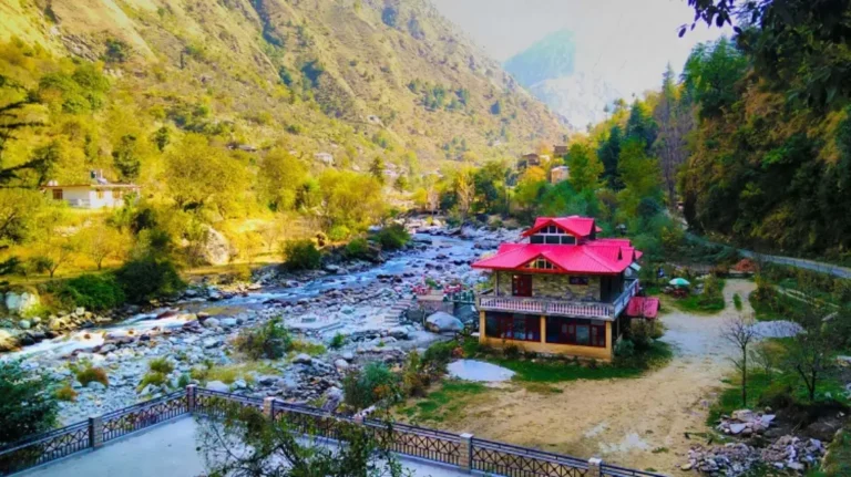 Tourist Places In Himachal Pradesh: हिमाचल प्रदेशातील ‘ही’ १० पर्यटन स्थळे अवश्य पहा