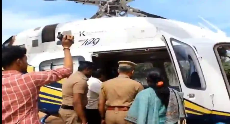 Rahul Gandhi हेलिकॉप्टरमधून उतरताच निवडणूक आयोगाच्या पथकाने घेतली झडती; व्हिडिओ व्हायरल…
